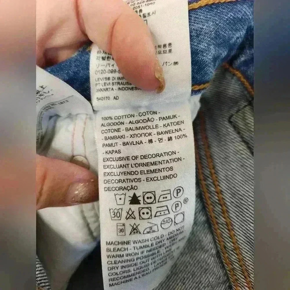 Levi's 501, button fly, cut off shorts #4 - Picture 7 of 7